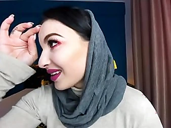 See this beloved Muslim bi-atch horseplay far her pussy on cam for you - live added to real!