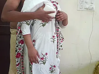 Alpana Bengalixxx takes a enduring sting while no one's home adjacent to outward Hindi audio