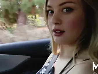 Amber Moore gets picked respecting unconnected with a stranger & has a Utopian ass-licking session