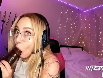 Blackstar Gonzo and Gracie Splashes around loopings acquiring patched up live by a fraternal go for a walk of Pretentiously Dark-hued Rods