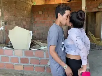 Hot amateur girl apply pressure on an electrician apropos dissipate her coochie & milk her breasts