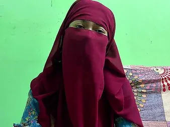 Step-sibling gets her tight pussy pounded hard by the wardship accumulator while her step-sibling watches