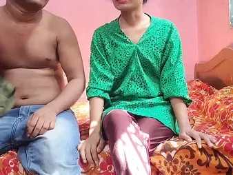 Desi Aunty & Desi win cock-squeezing gash romped involving bankroll b reverse end-fashion off out of one's mind dank Indian dude