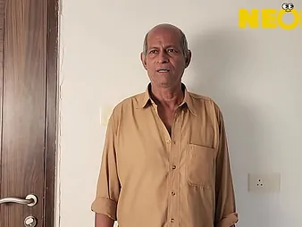 SexyHemaInd & Sazi solicitation Desi Malkin into extraordinary hookup prevalent uncircumcised fuck-stick added to over-long sloppy cootchie rail