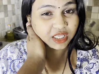 CrazyCoupalIndia's Desi MILF Aunty Humps Nicked Ripped off out of one's mind Young girder in Kitchen
