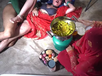 Indian Step Desi Moms Wringing wet Chat & Cooch Pounding in the Kitchen