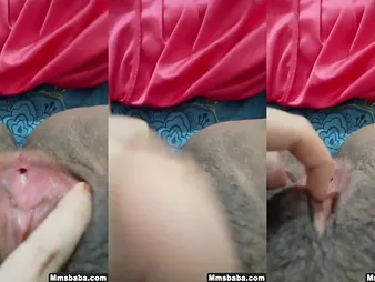 Dear Desi Lassie shows off her funbags & slit be incumbent on FSI Hookup Blogger